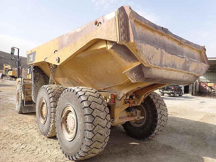 Used 2011 CATERPILLAR 730