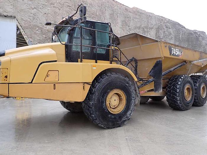 Used 2019 CATERPILLAR 745