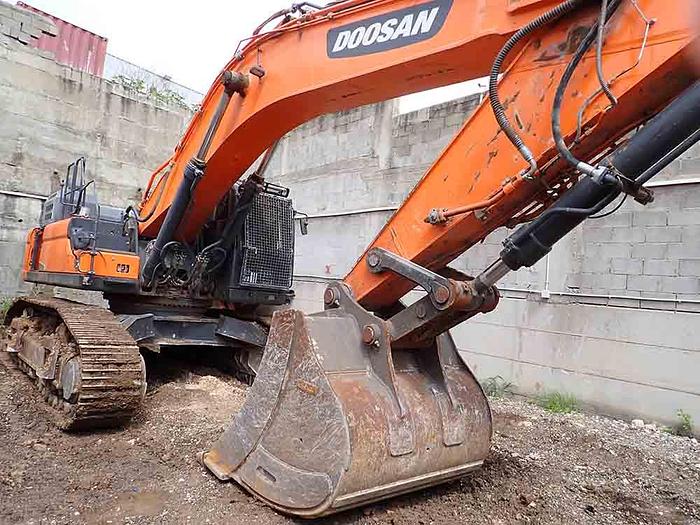 Used 2019 DOOSAN DX490LC-5