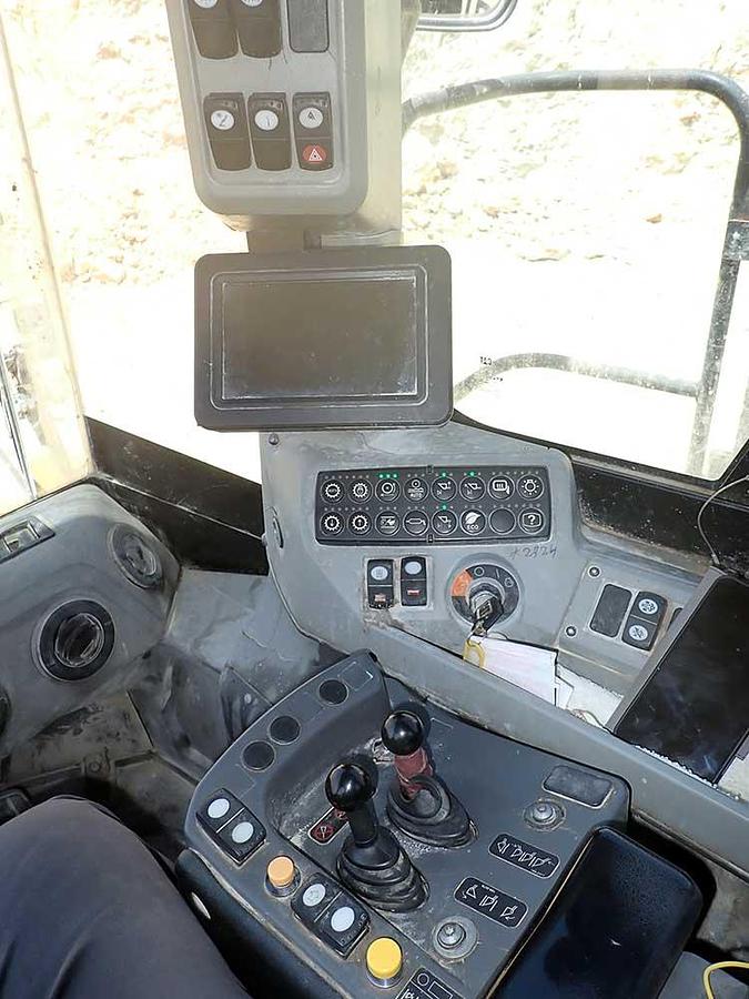 Used 2017 CATERPILLAR 988K