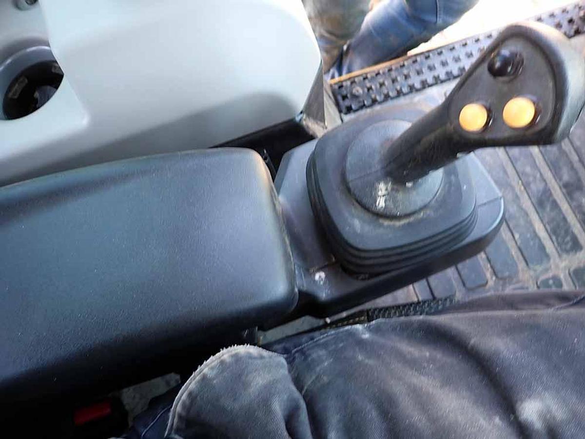 Used 2024 CATERPILLAR 963 WH