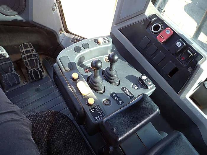 Used 2015 CATERPILLAR 950M