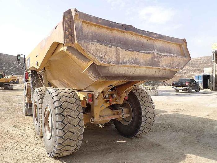 Used 2011 CATERPILLAR 730