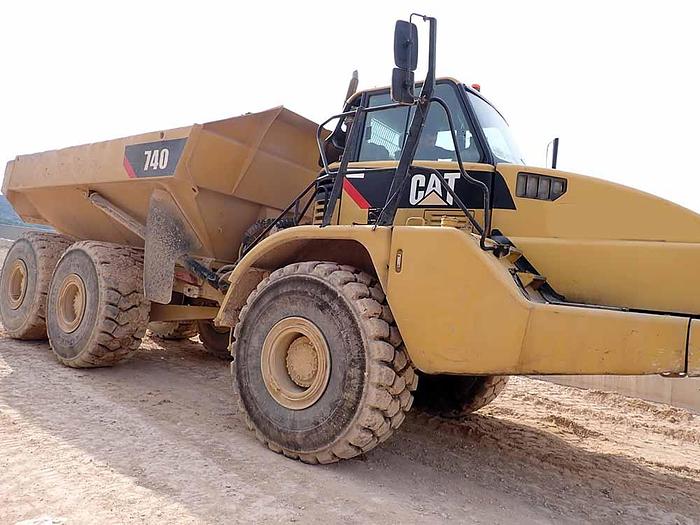 Used CATERPILLAR 740