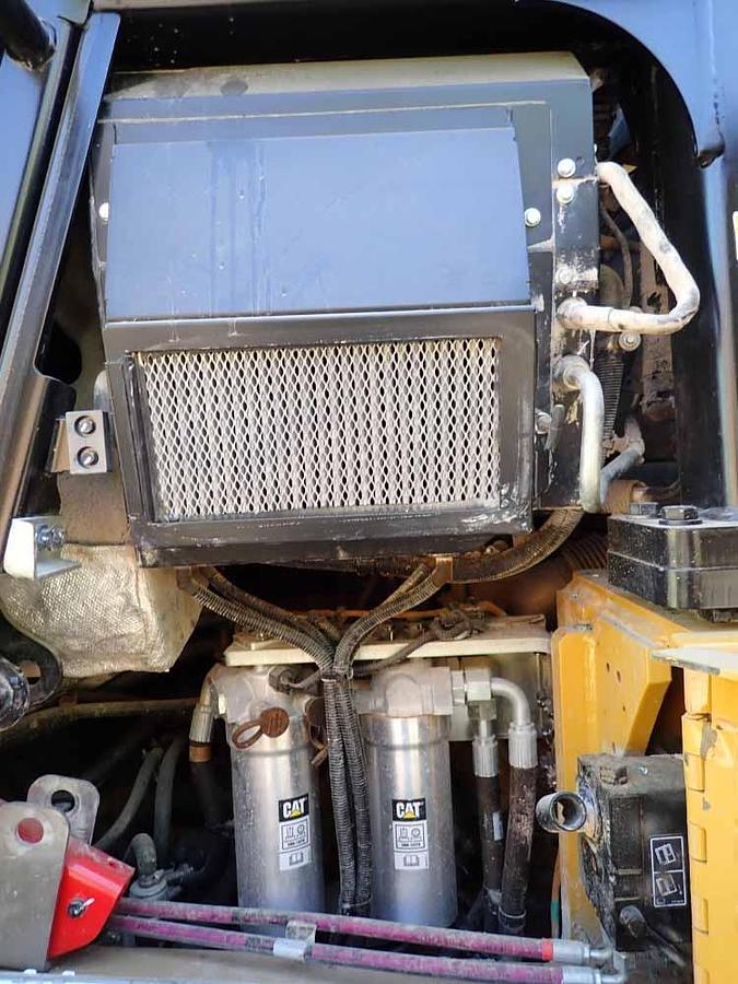 Used 2024 CATERPILLAR 963 WH