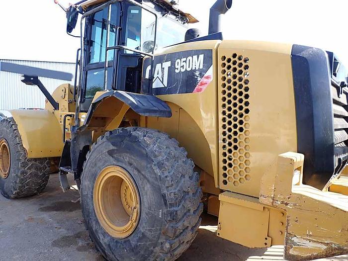Used 2015 CATERPILLAR 950M