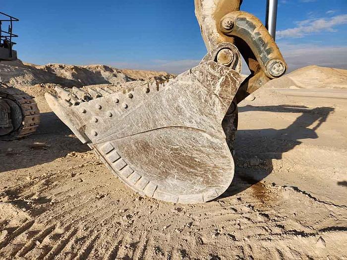 Used 2011 LIEBHERR R984C 