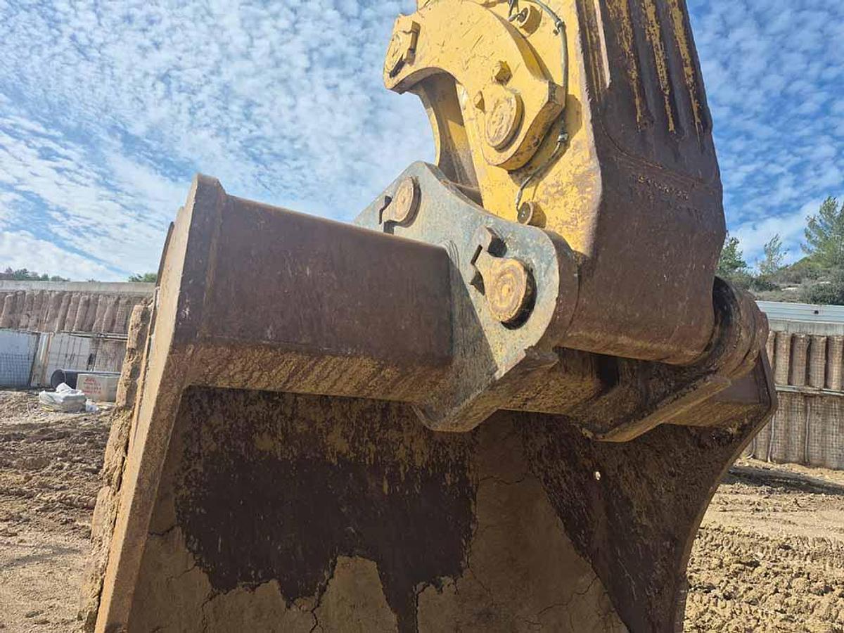 Used 2024 KOMATSU PC700LC-11EO