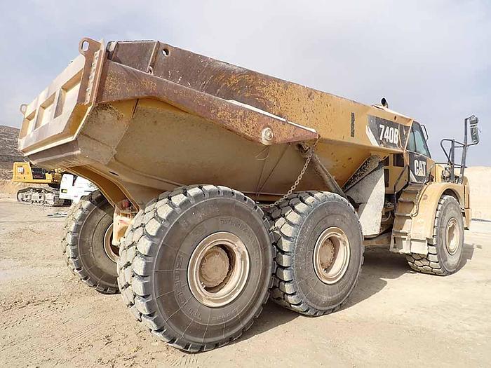 Used 2011 CATERPILLAR 740B