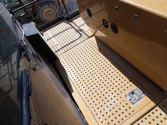 Used 06/2021 CATERPILLAR 988K