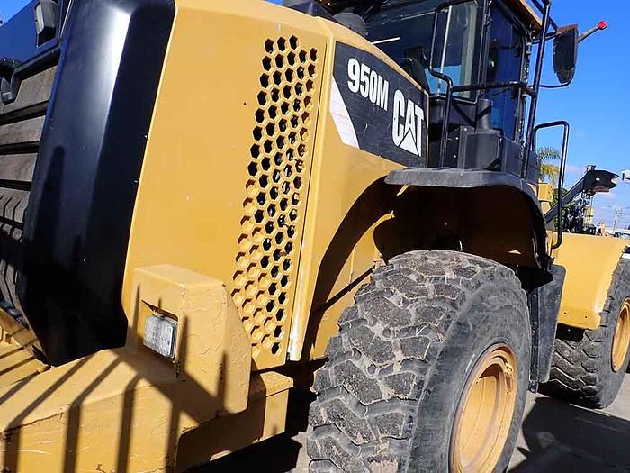 Used 2015 CATERPILLAR 950M