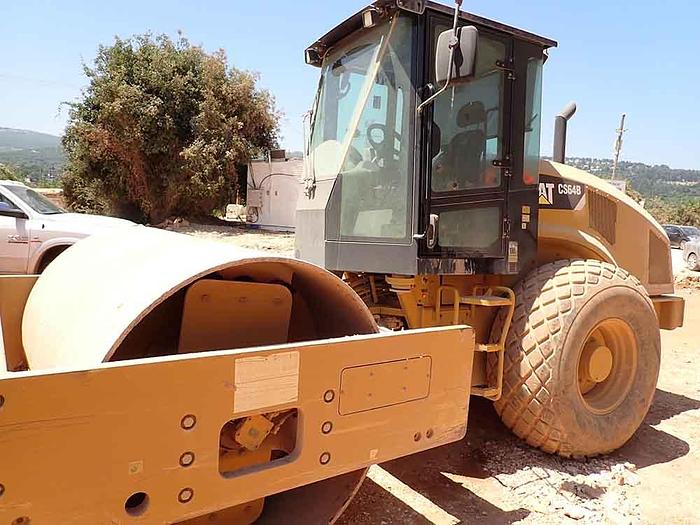 Used 2018 CATERPILLAR CS64B