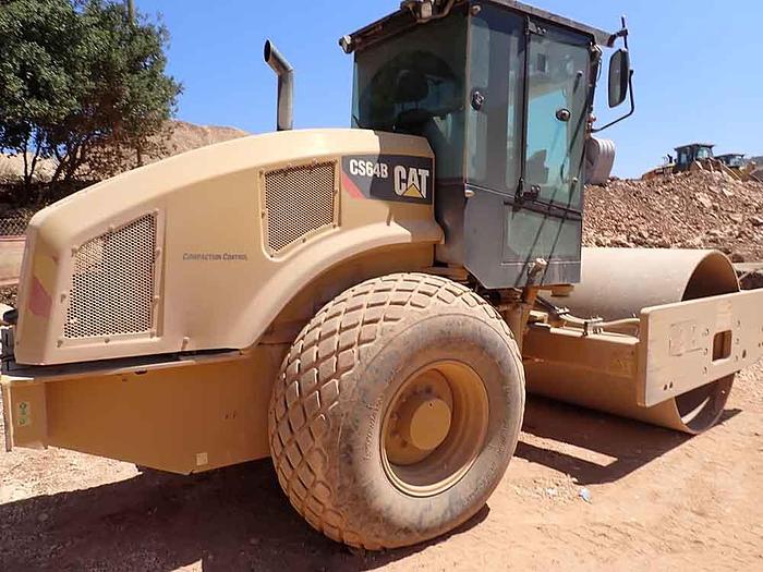 Used 2018 CATERPILLAR CS64B