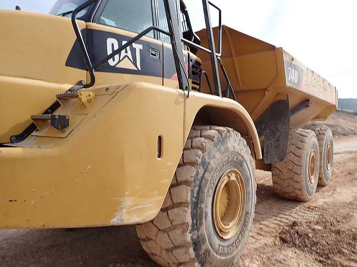 Used CATERPILLAR 740