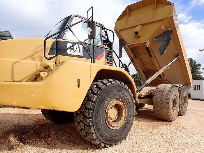 Used 2006 CATERPILLAR 740