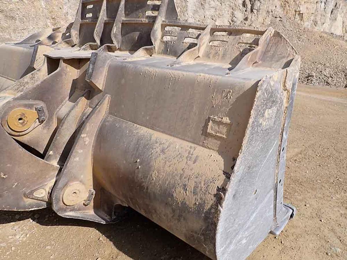 Used 2017 CATERPILLAR 988K
