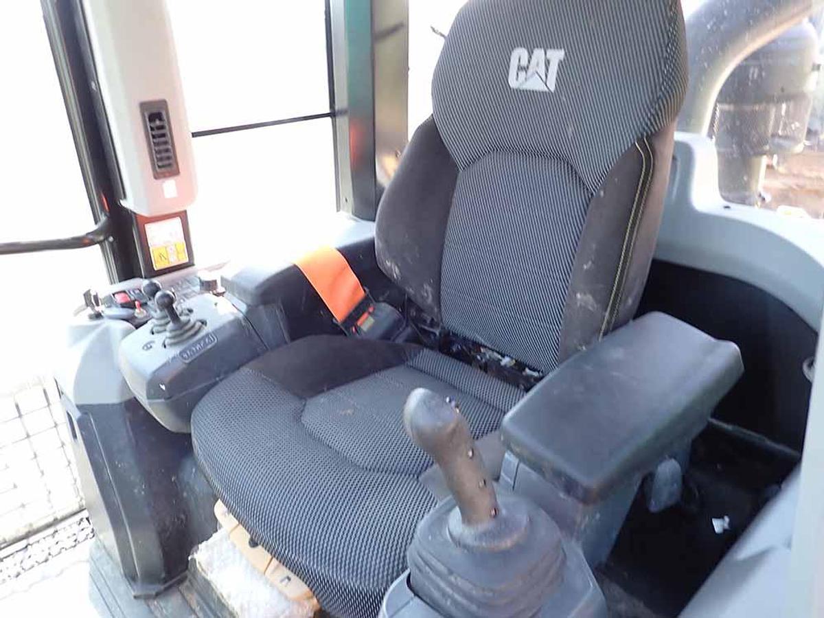 Used 2024 CATERPILLAR 963 WH