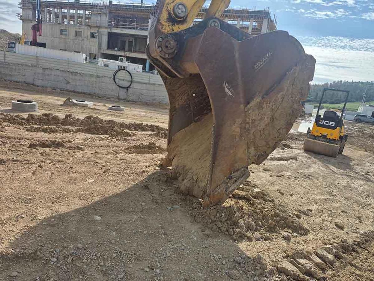 Used 2024 KOMATSU PC700LC-11EO