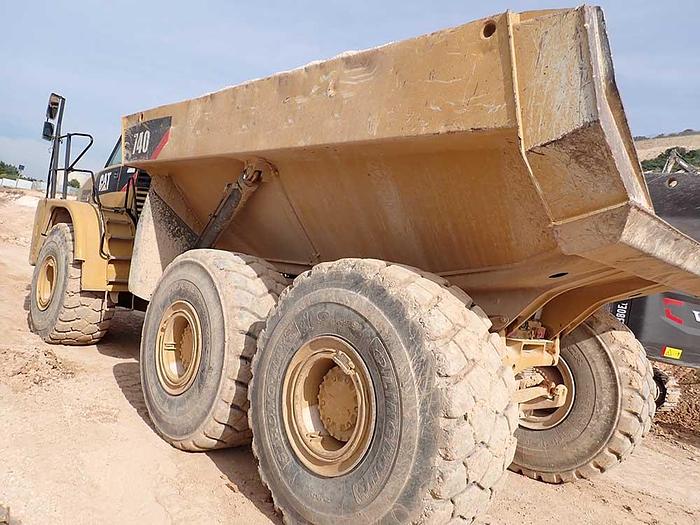 Used CATERPILLAR 740