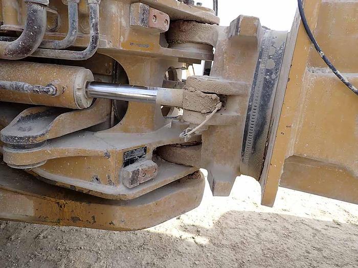 Used 2011 CATERPILLAR 740B