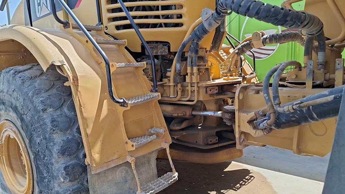 Used 2007 CATERPILLAR 740