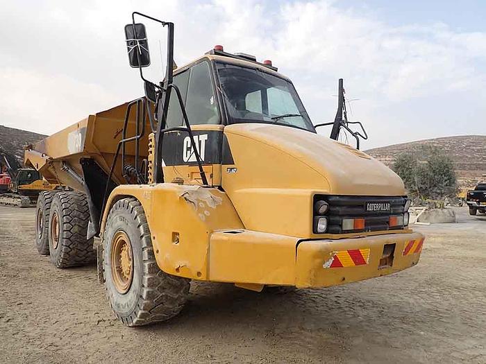 Used 2011 CATERPILLAR 730