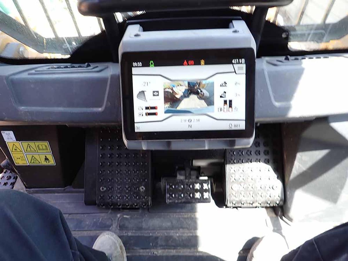 Used 2024 CATERPILLAR 963 WH