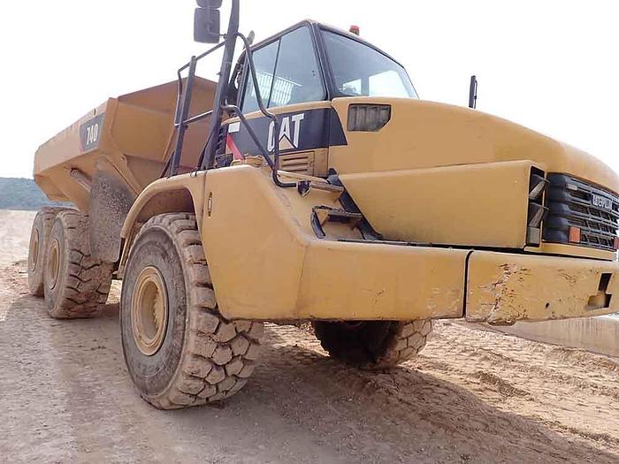 Used CATERPILLAR 740