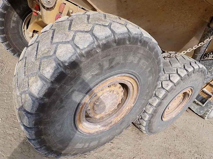 Used 2011 CATERPILLAR 730