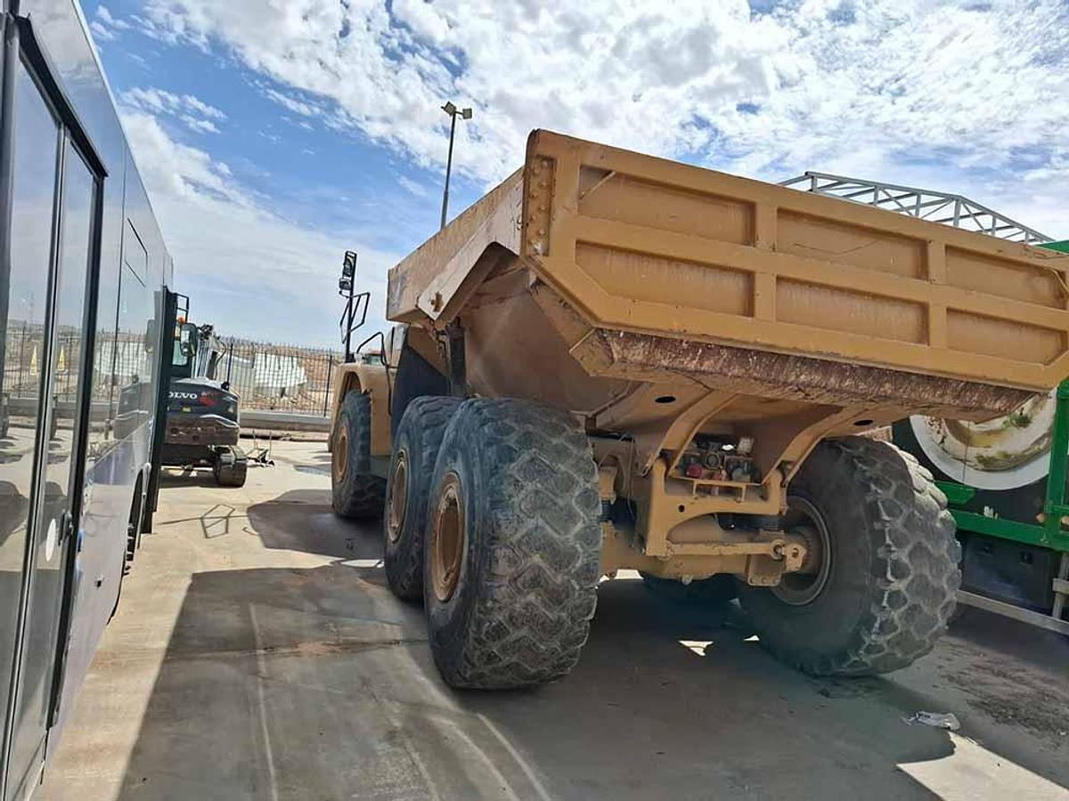 Used 2007 CATERPILLAR 740