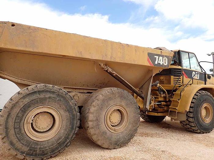 Used 2006 CATERPILLAR 740