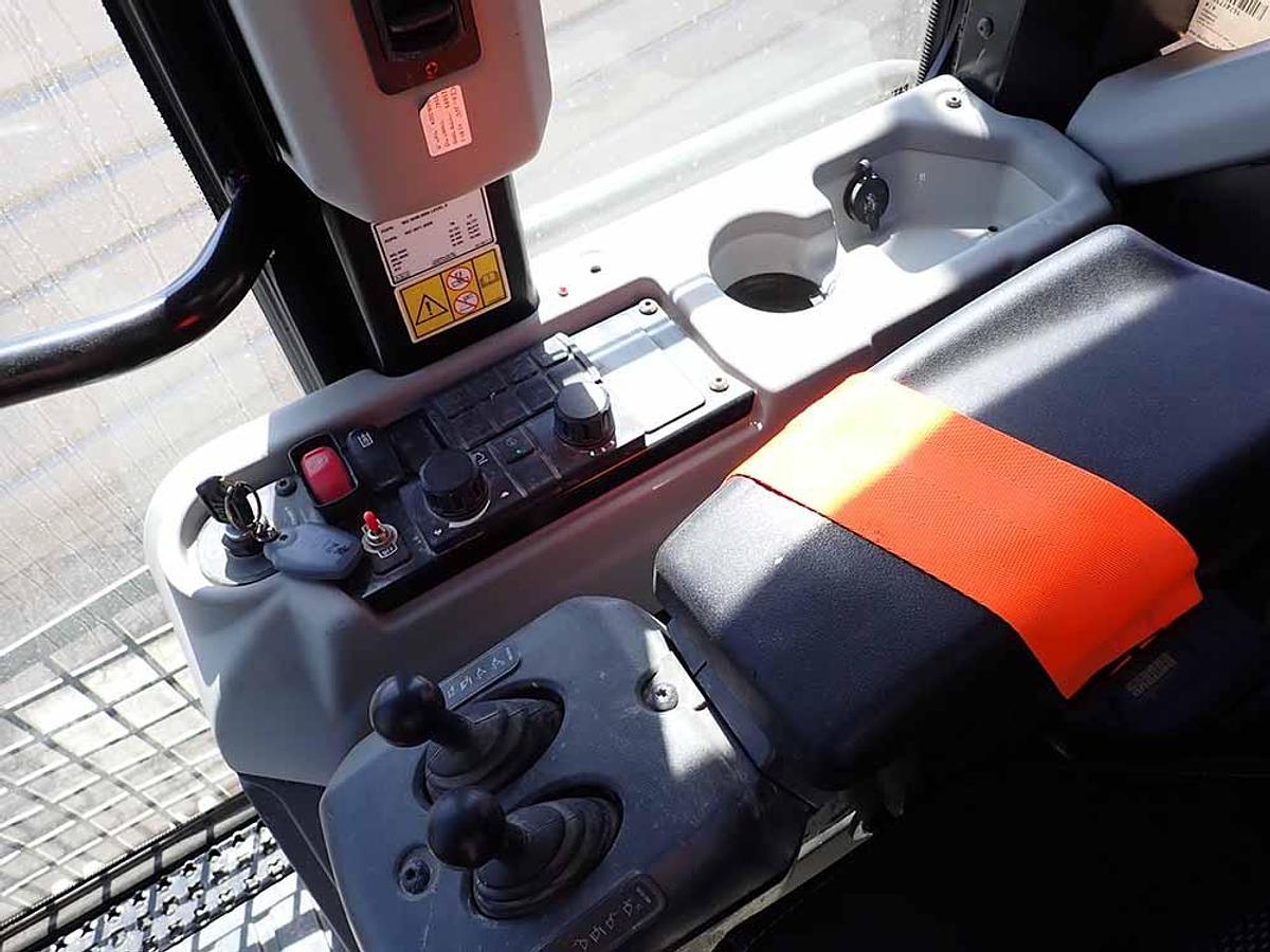 Used 2024 CATERPILLAR 963 WH