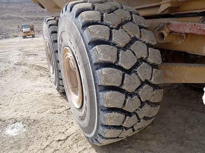 Used 2011 CATERPILLAR 740B