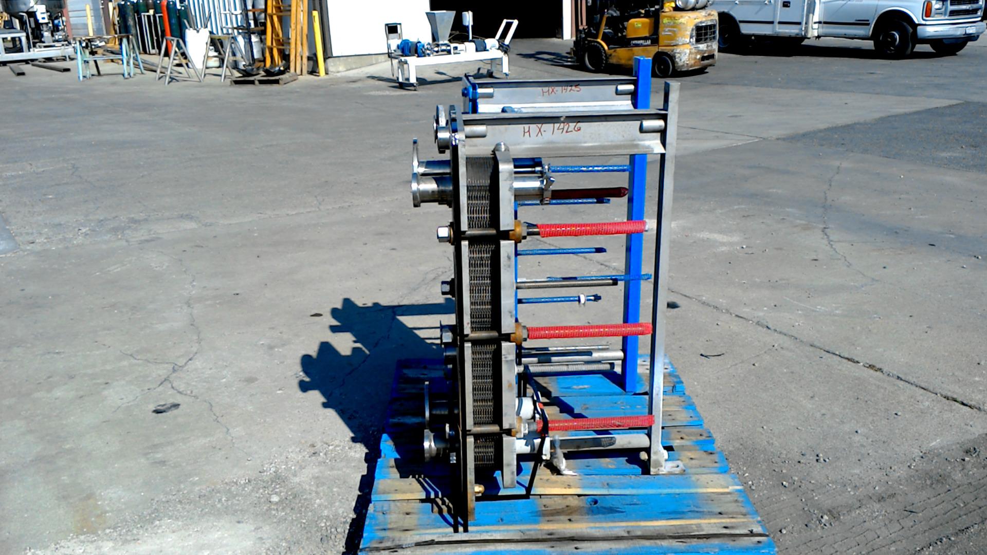 Usado 70 SQ. FT. APV PLATE HEAT EXCHANGER/COST OF NEW GASKETS EXTRA