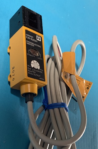 Used Omron Photoelectric Switch E3S-R2E41