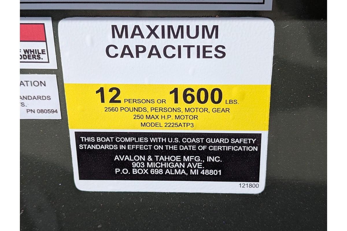 2026 Avalon 2385 LSZ Rear Fish