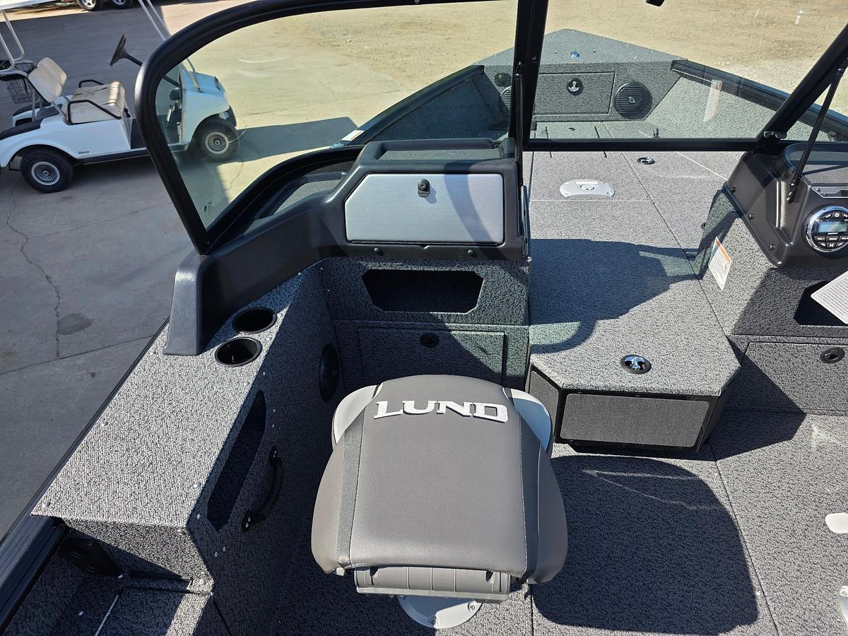 2027 Lund 1875 Impact XS Sport
