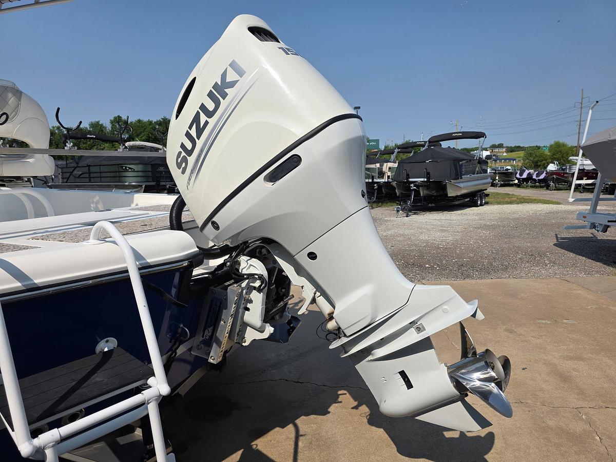 Used 2019 Epic Boats 22 Bay