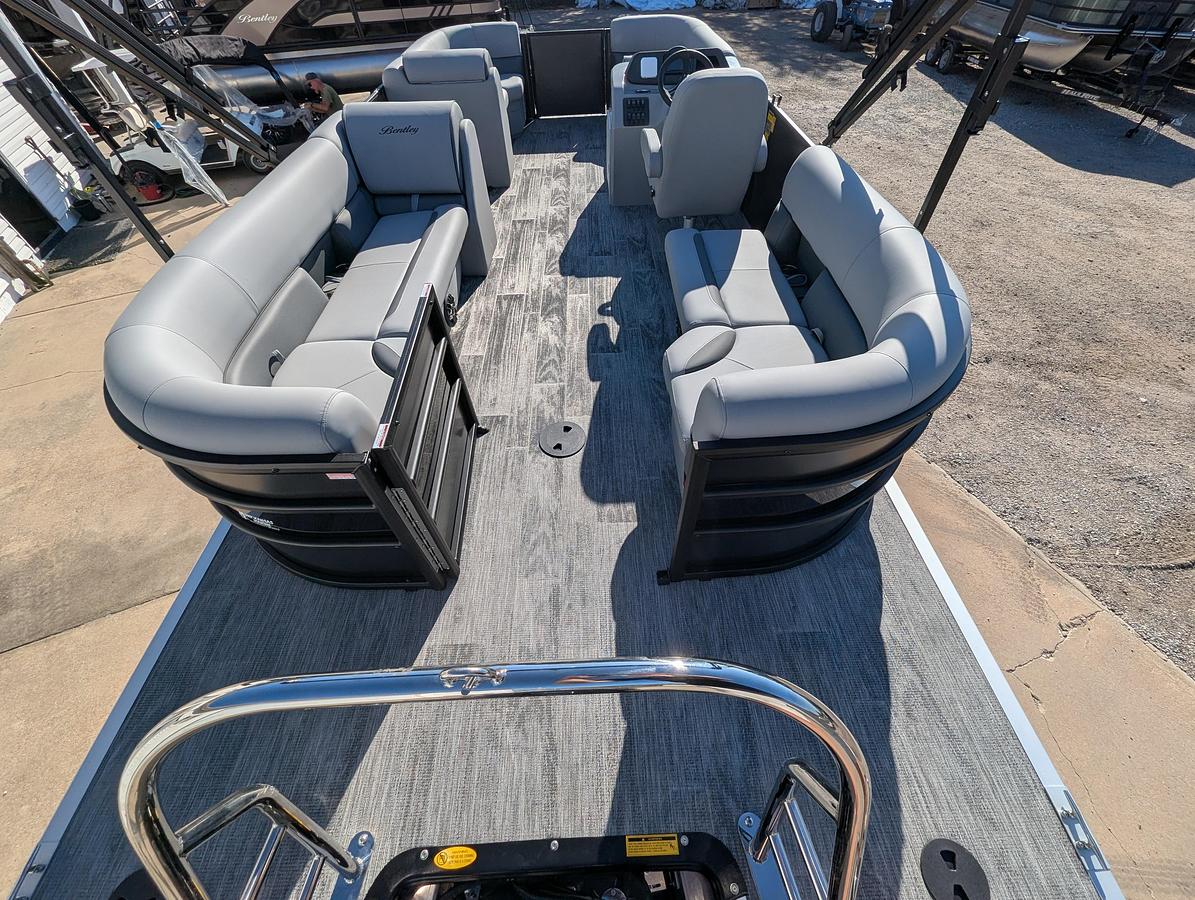 2027 Bentley Pontoons Bolt 223