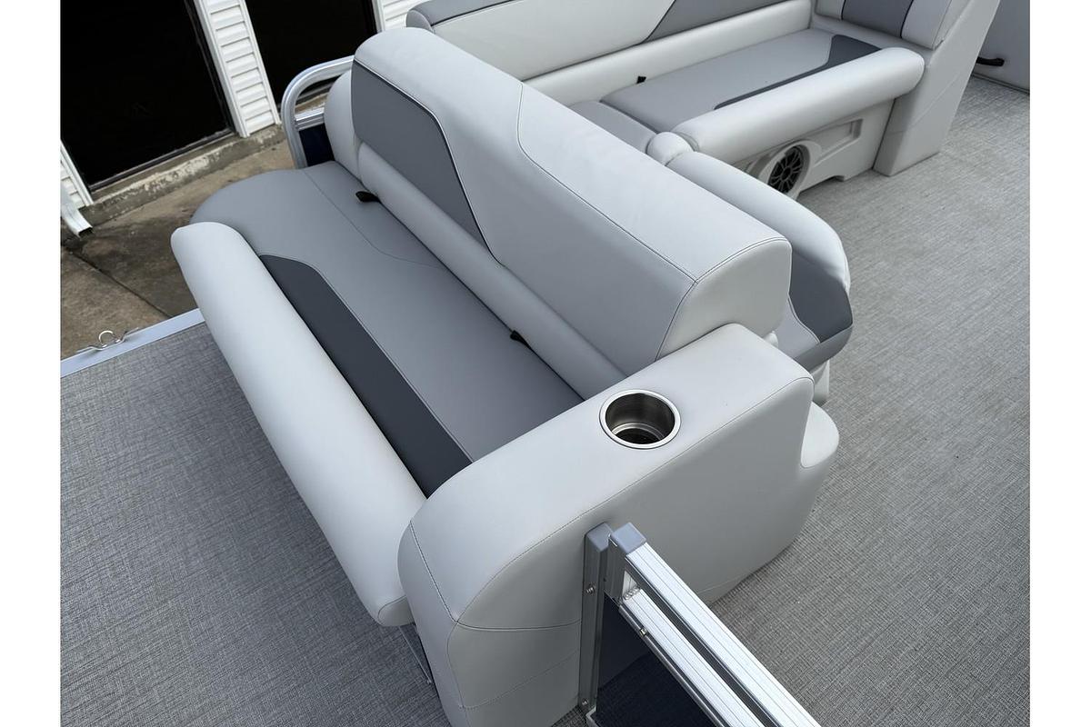 2026 Avalon 2385 Venture 85 Cruise Rear Bench