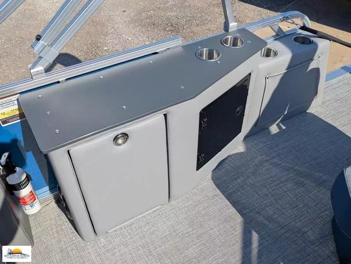 2026 Avalon 2185 LSZ Cruise Rear Bench Tritoon
