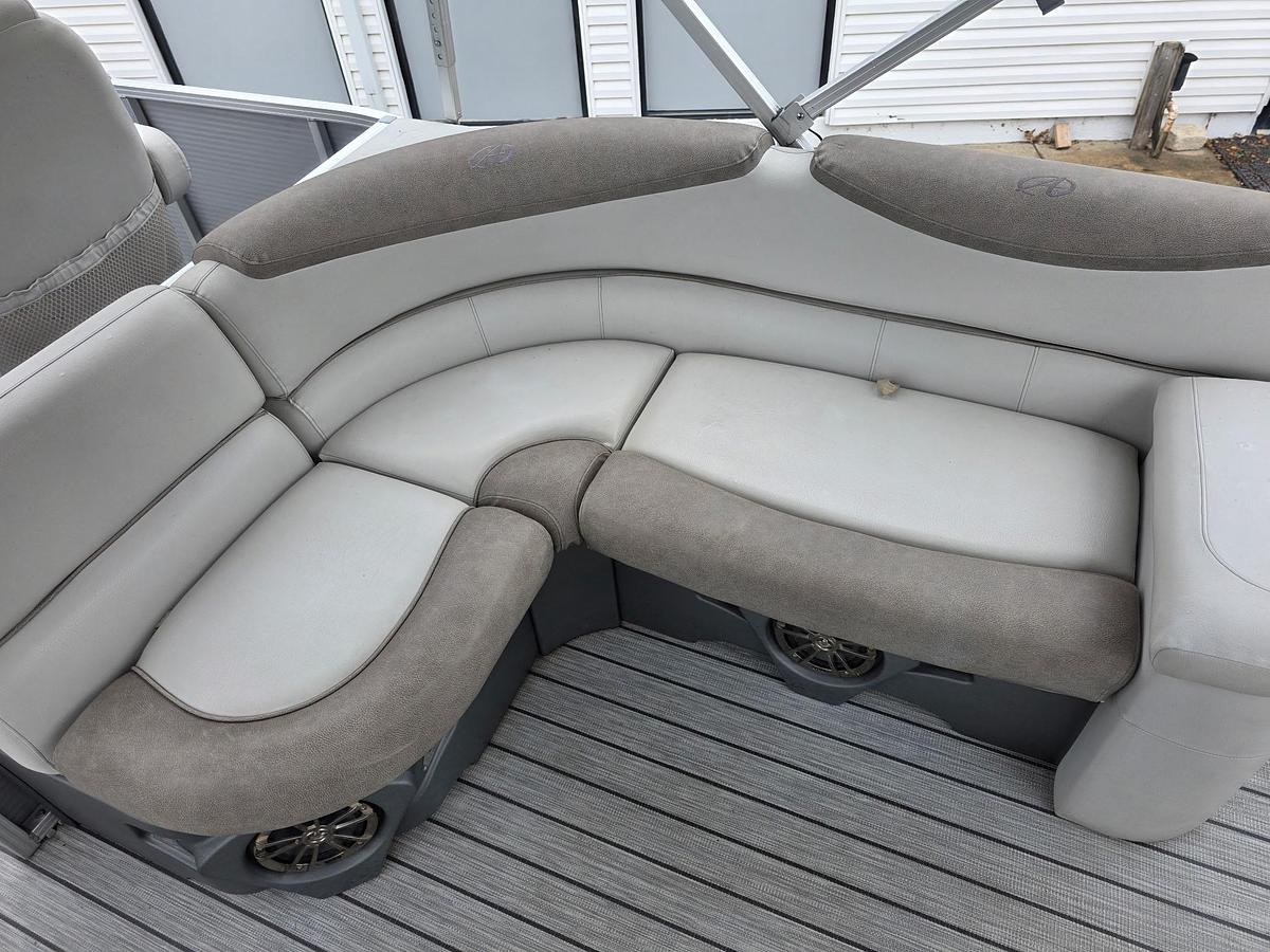Used 2019 Avalon 2385 Catalina Rear Fish