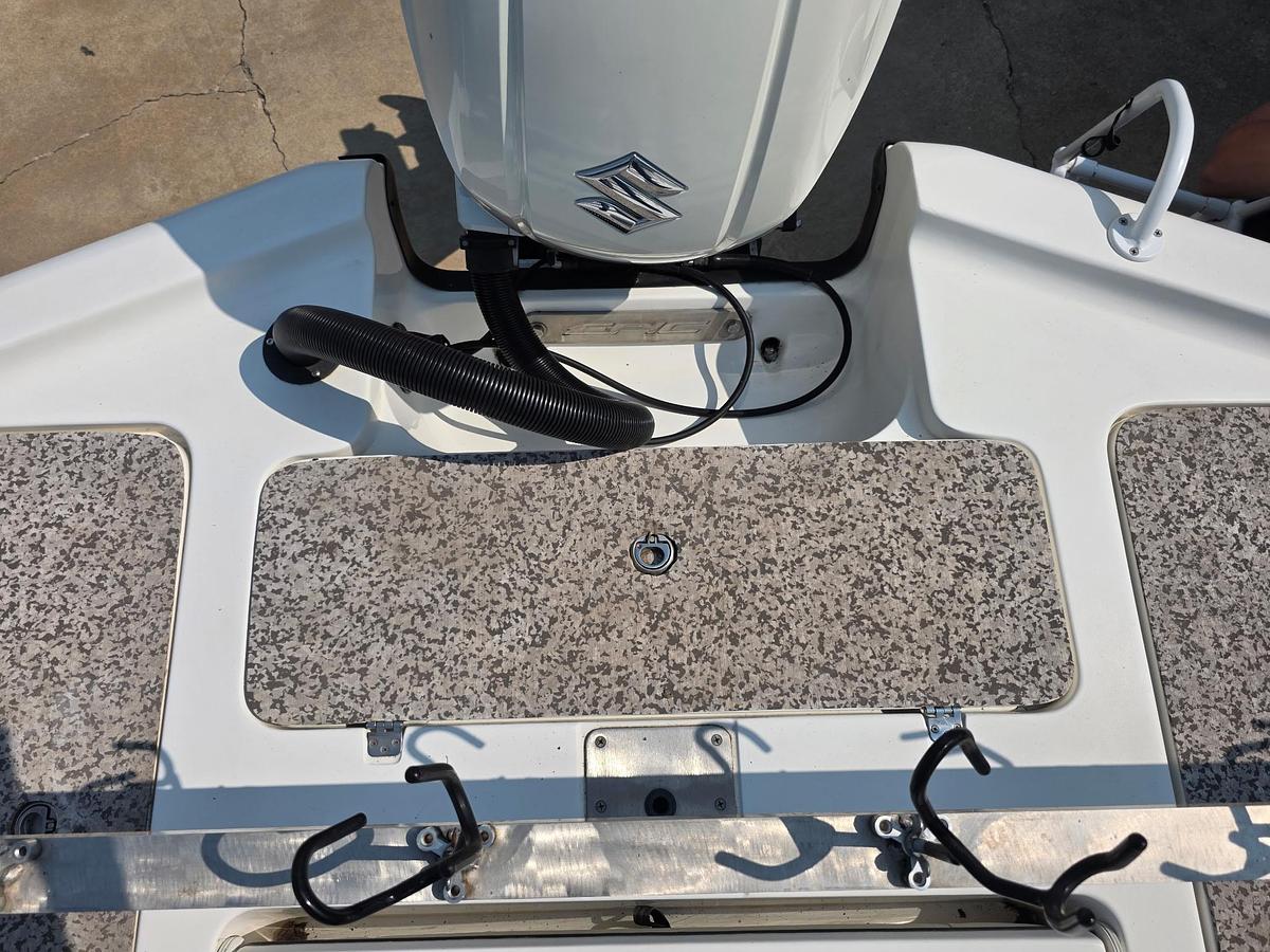 Used 2019 Epic Boats 22 Bay