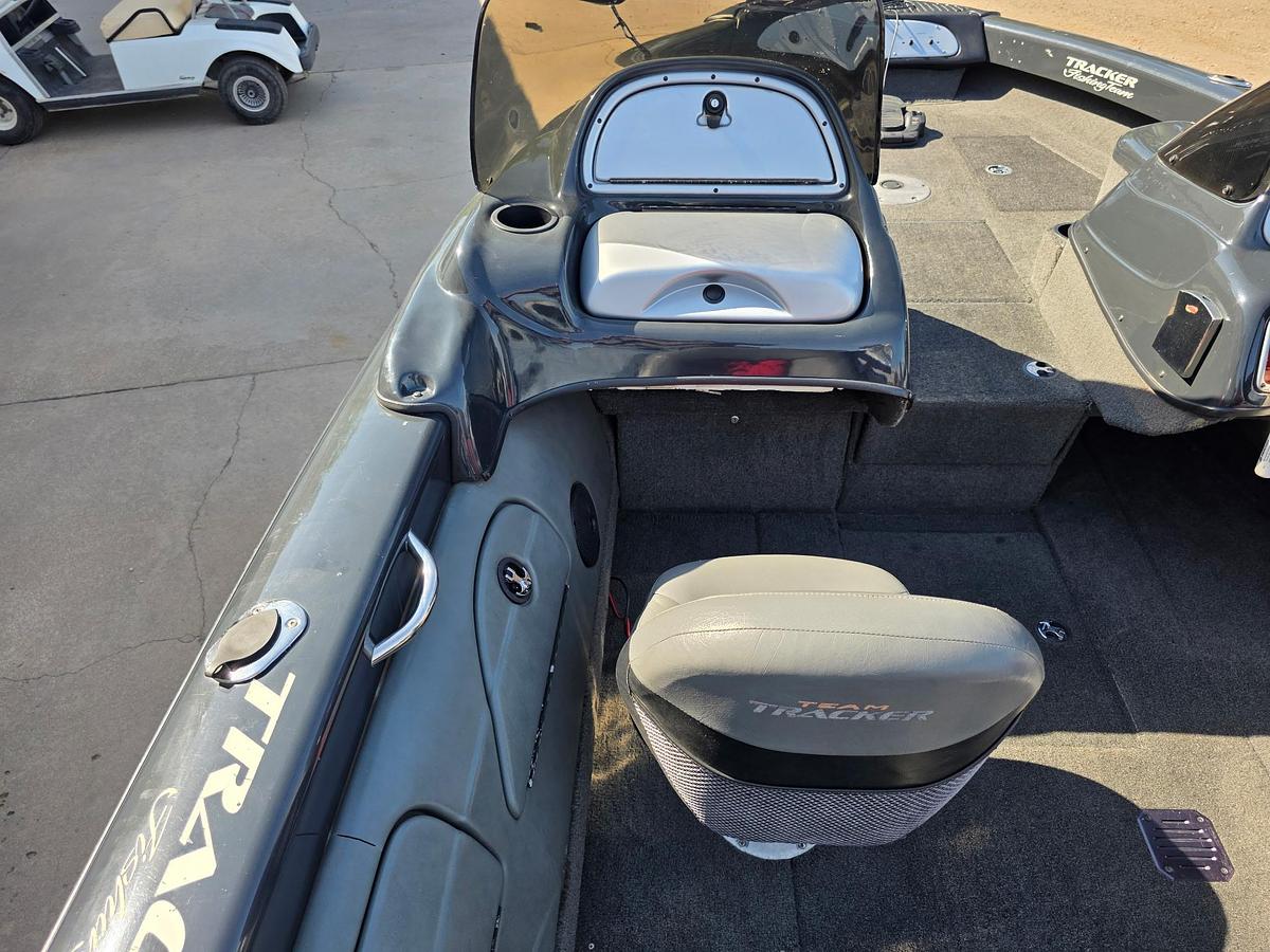 Used 2007 Tracker Tundra 18