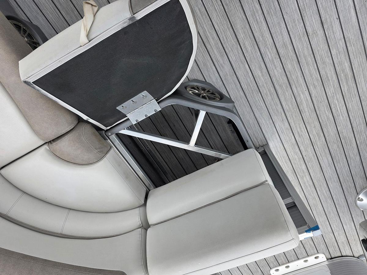Used 2019 Avalon 2385 Catalina Rear Fish