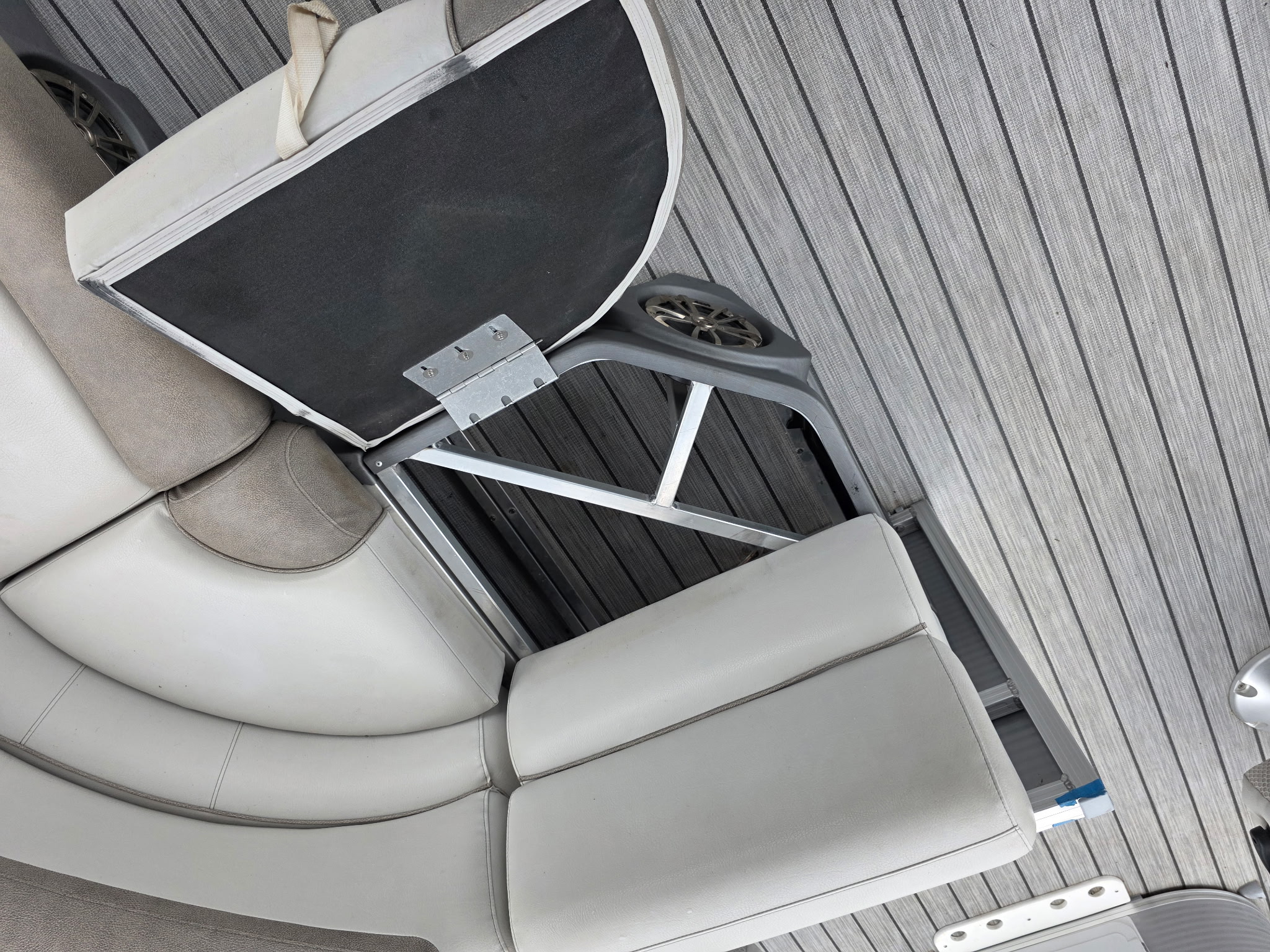 Used 2019 Avalon 2385 Catalina Rear Fish