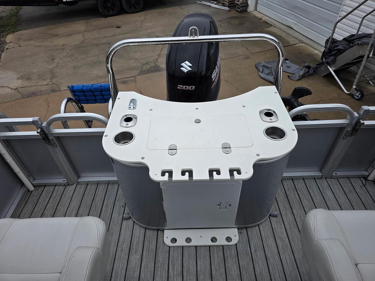 Used 2019 Avalon 2385 Catalina Rear Fish