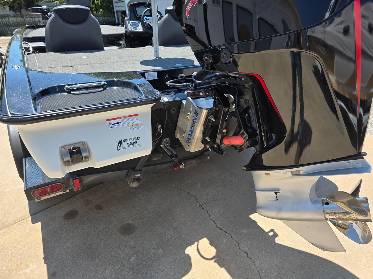 Used 2022 Caymas CX 20