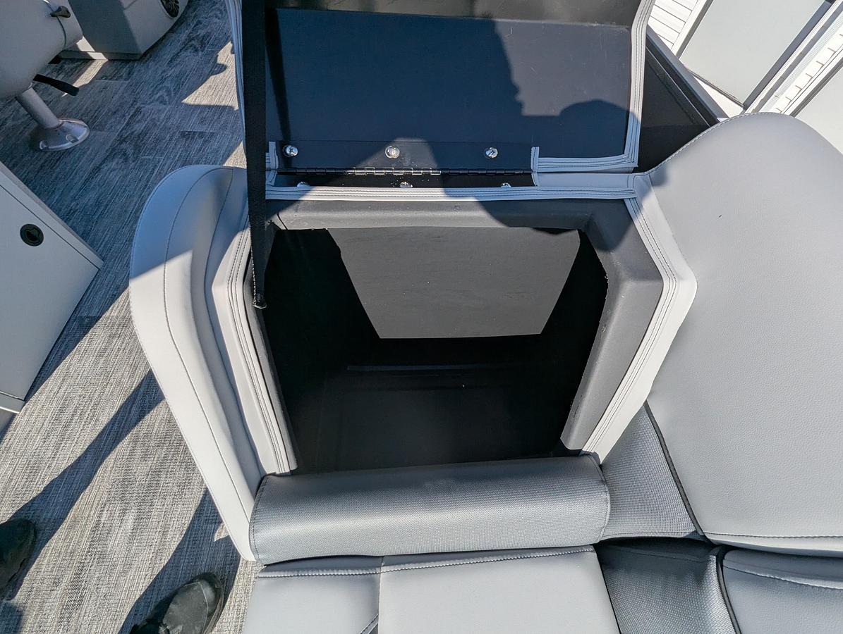 2027 Bentley Pontoons Bolt 223