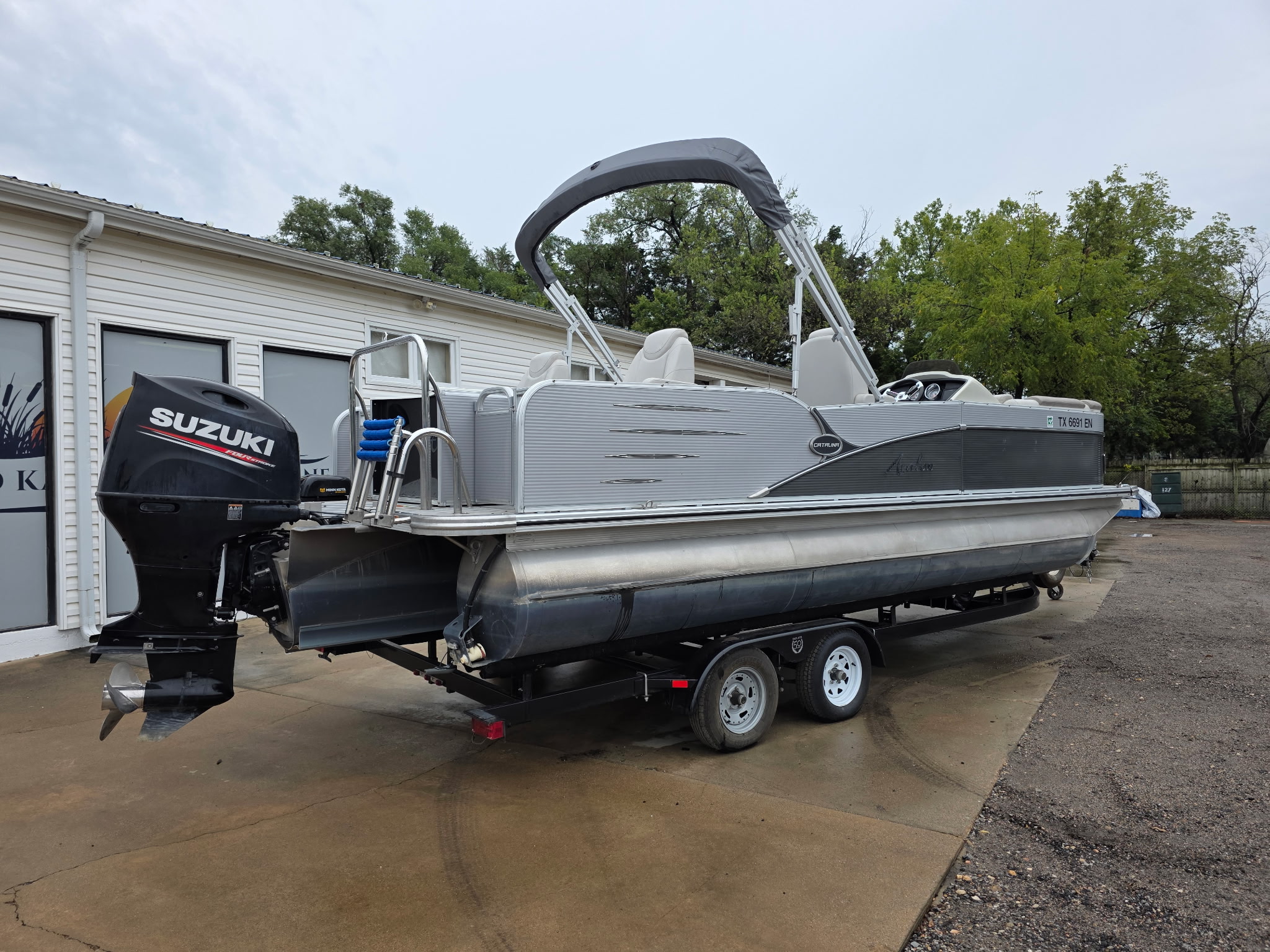 Used 2019 Avalon 2385 Catalina Rear Fish